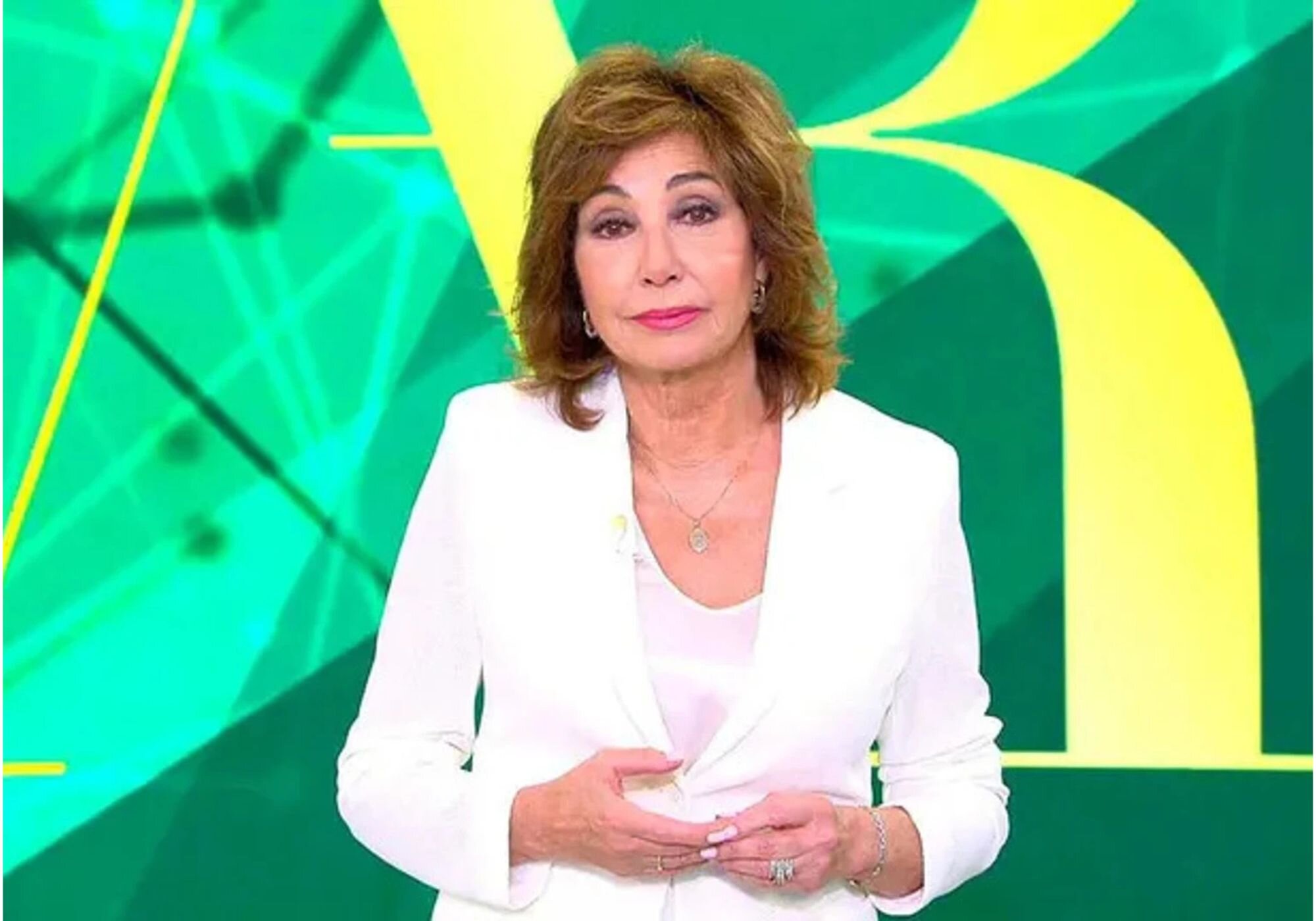 Alba Carrillo estalla contra Ana Rosa Quintana y le da "una clase de moral  y ética" tras la boda de su hijo