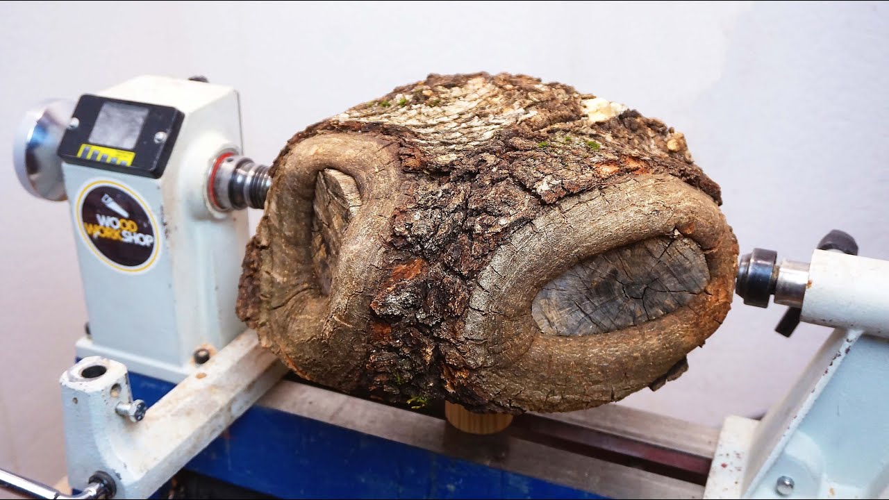 How Turning a Big Oak Log Transforms It Into a Beautiful Piece