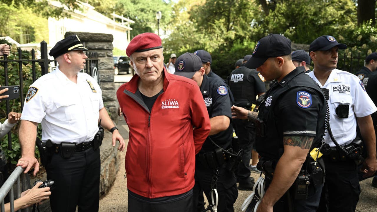 Everything to know about Curtis Sliwa before he takes the debate stage ...