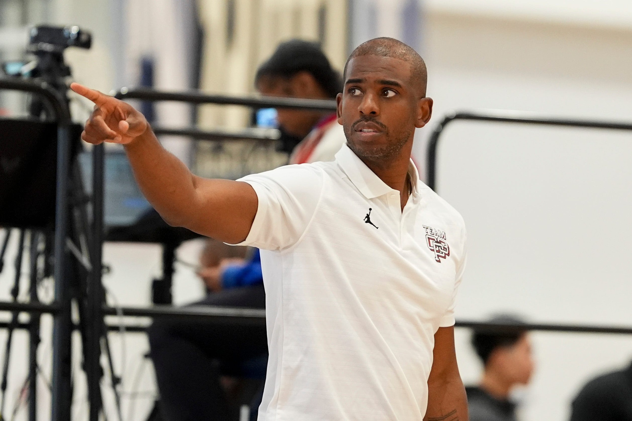 Report: Mavericks Interested In Signing Chris Paul