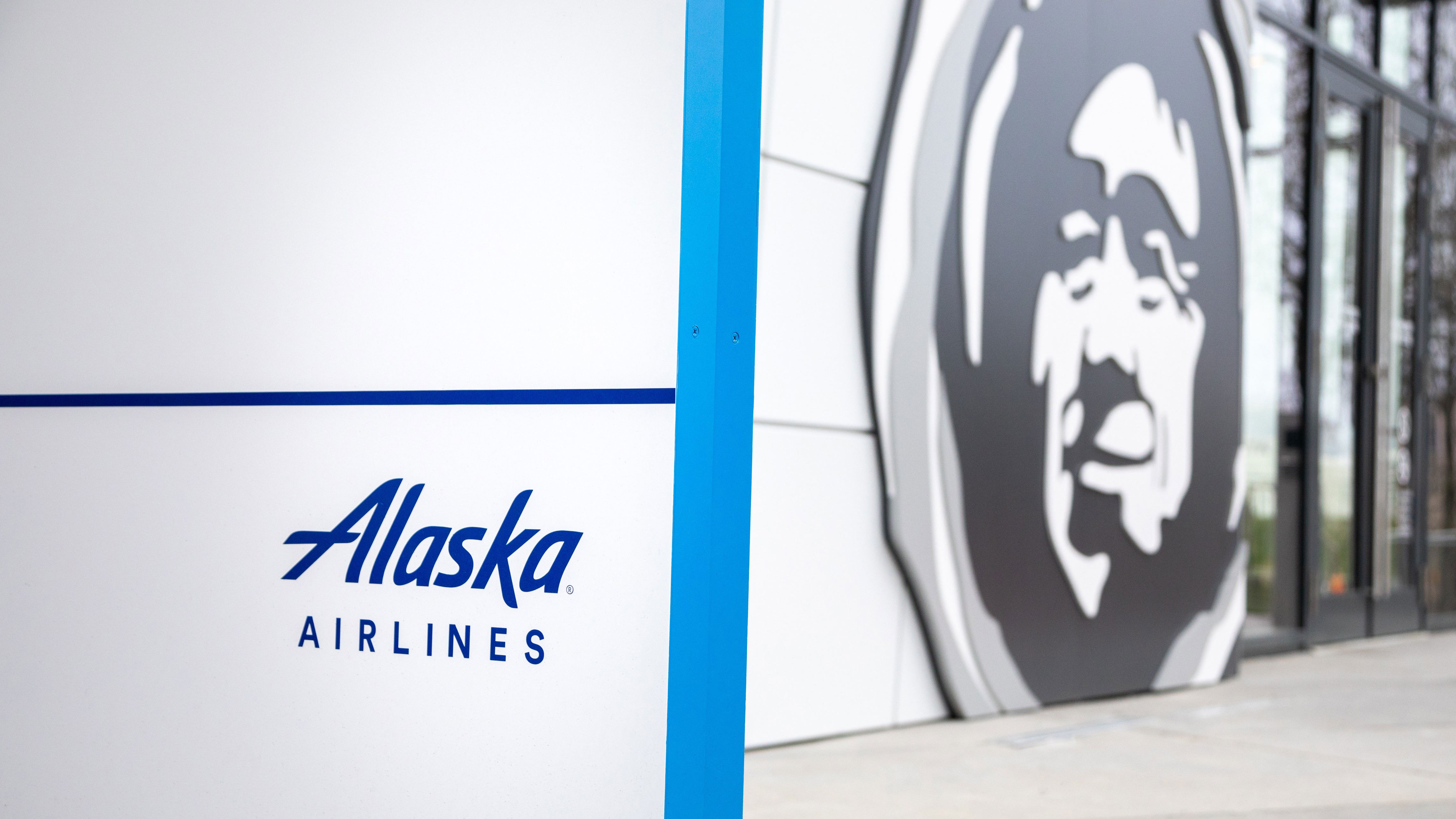 Alaska Airlines To Roll Out TSA PreCheck Touchless ID At Select Hubs