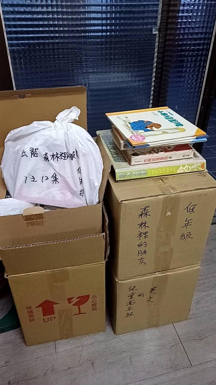 黃姓青年處境曝光後，許多民眾寄來愛心物資盼里長代為轉贈。（圖／翻攝自里長臉書）