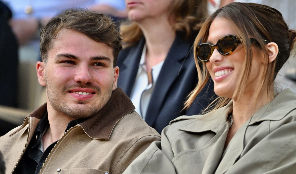 Iris Mittenaere et Antoine Dupont en couple : ils partagent leur escapade  dans une villa de rêve