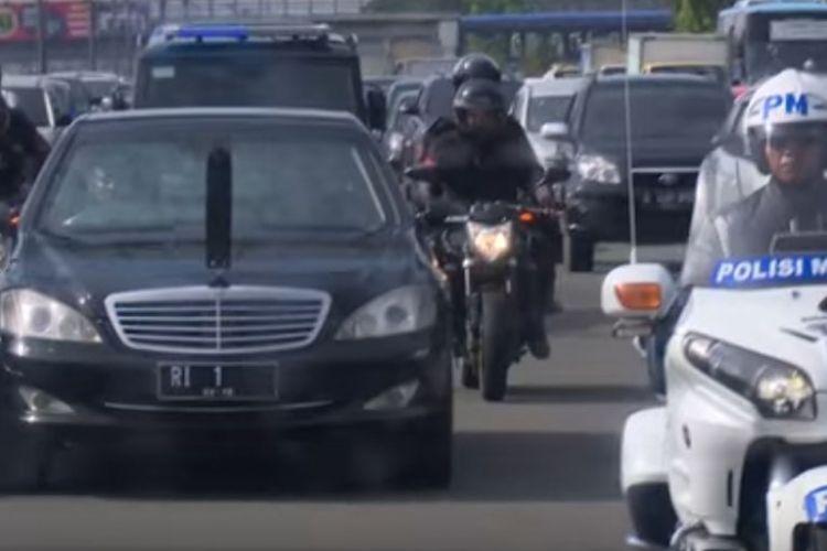 Rombongan Presiden dengan pengawalan Paspamres di jalanan ibukota