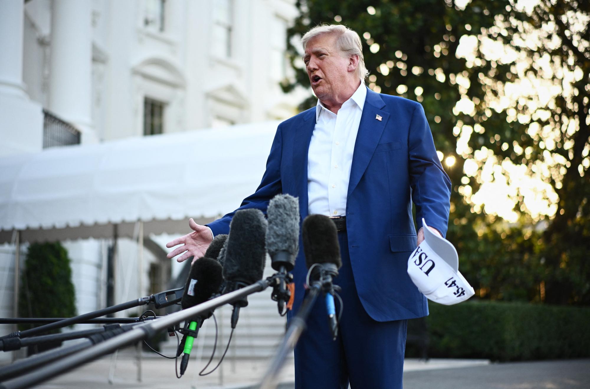 Le président américain Donald Trump s’adresse à la presse à la Maison Blanche à Washington, DC, le 24 juin 2025.