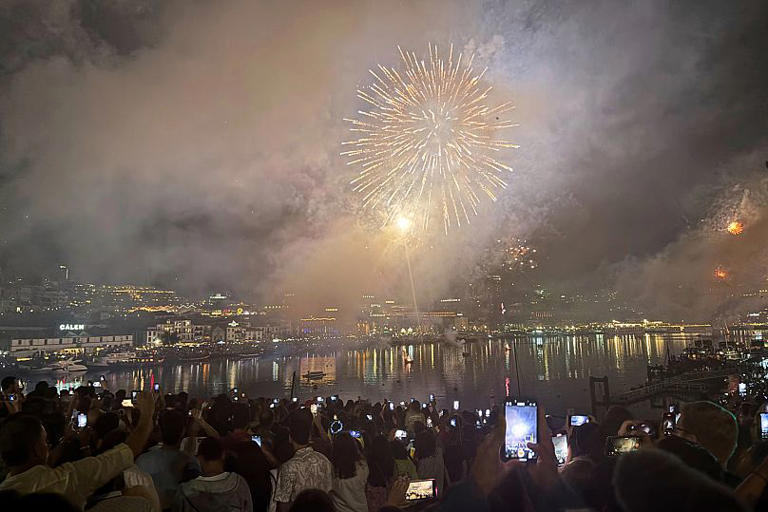 Fogo de artifício nos festejos do São João no Porto e em Gaia, junho de 2025 AP Photo