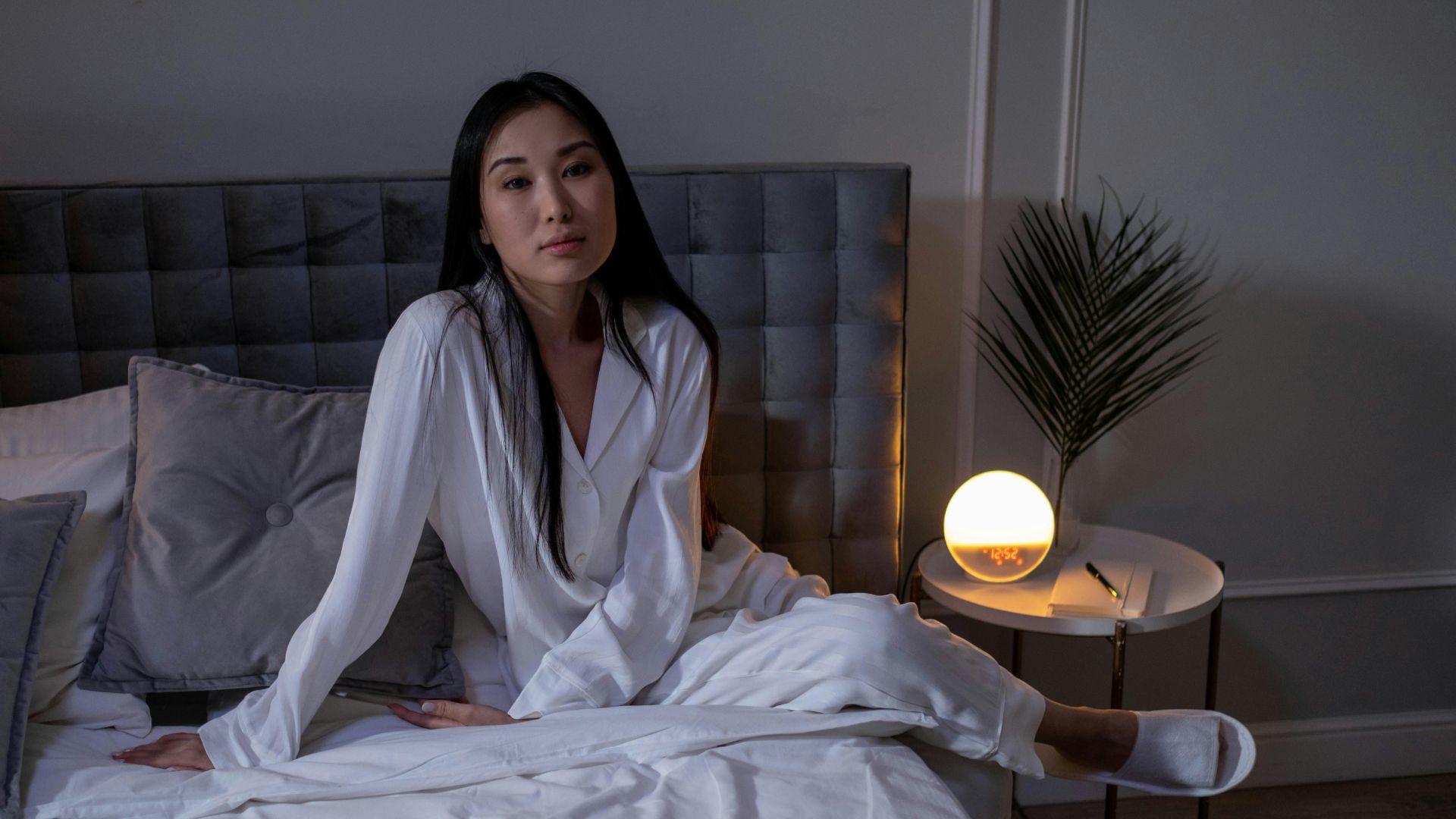 10 Things You Should Never Keep In Your Bedroom & 10 Items Everyone Needs