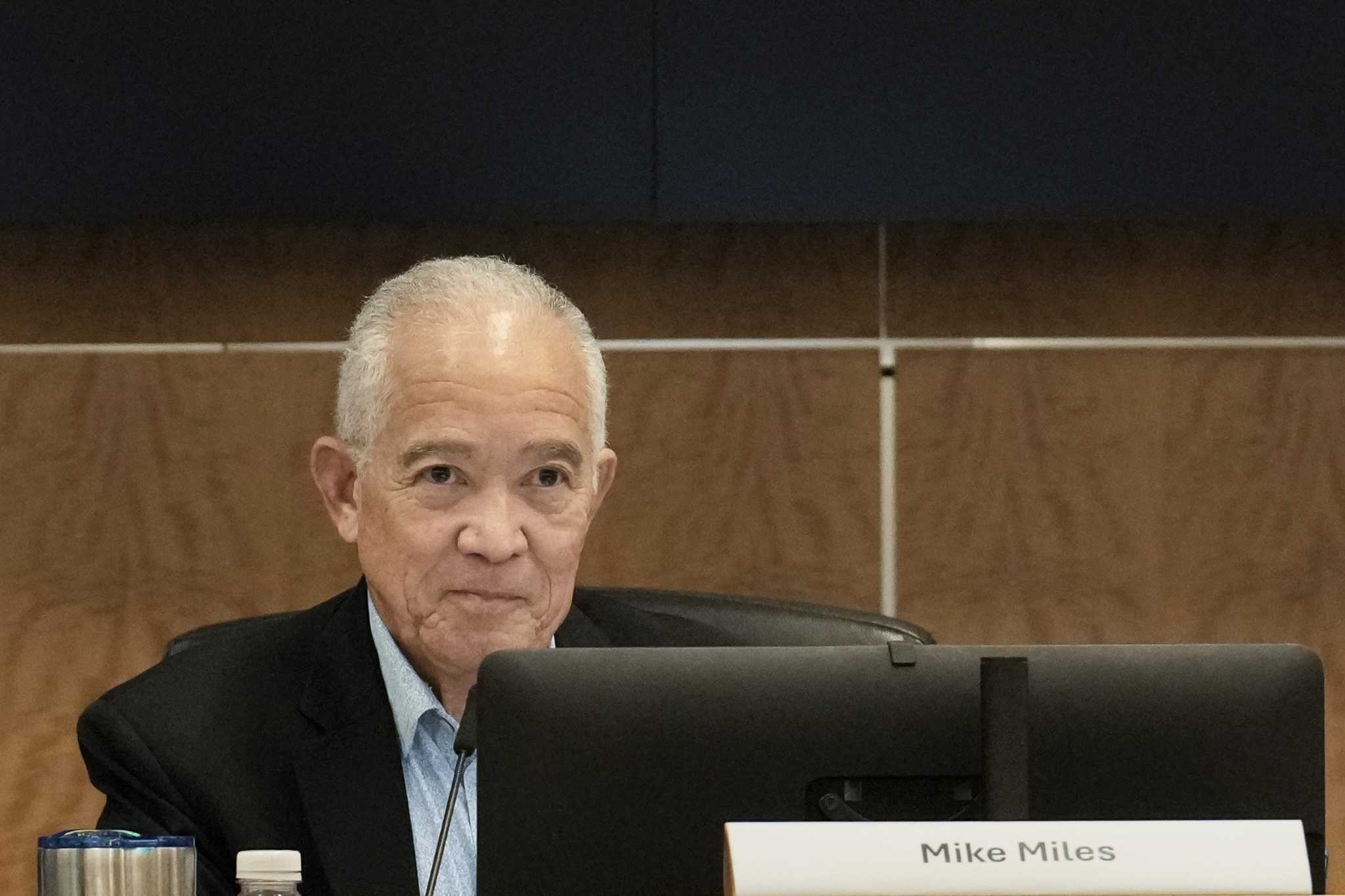 the-highest-paid-superintendents-in-texas-where-hisd-leader-mike-miles