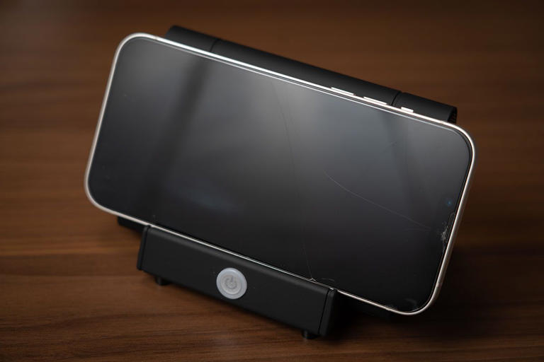 異次元ダイソー”で見つけた「1100円」スマホ用スピーカー あまりに便利