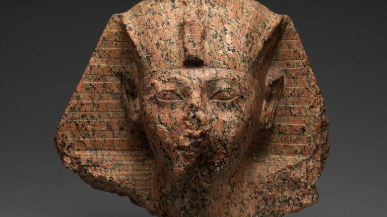 Une tête brisée… mais peut-être pas par pure vengeance. | The Metropolitan Museum of Art via Wikimedia Commons