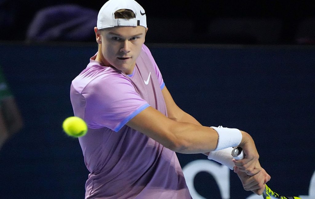 Kort efter forfærdelig skade: Ny Holger Rune-video fra tennisbanen ...