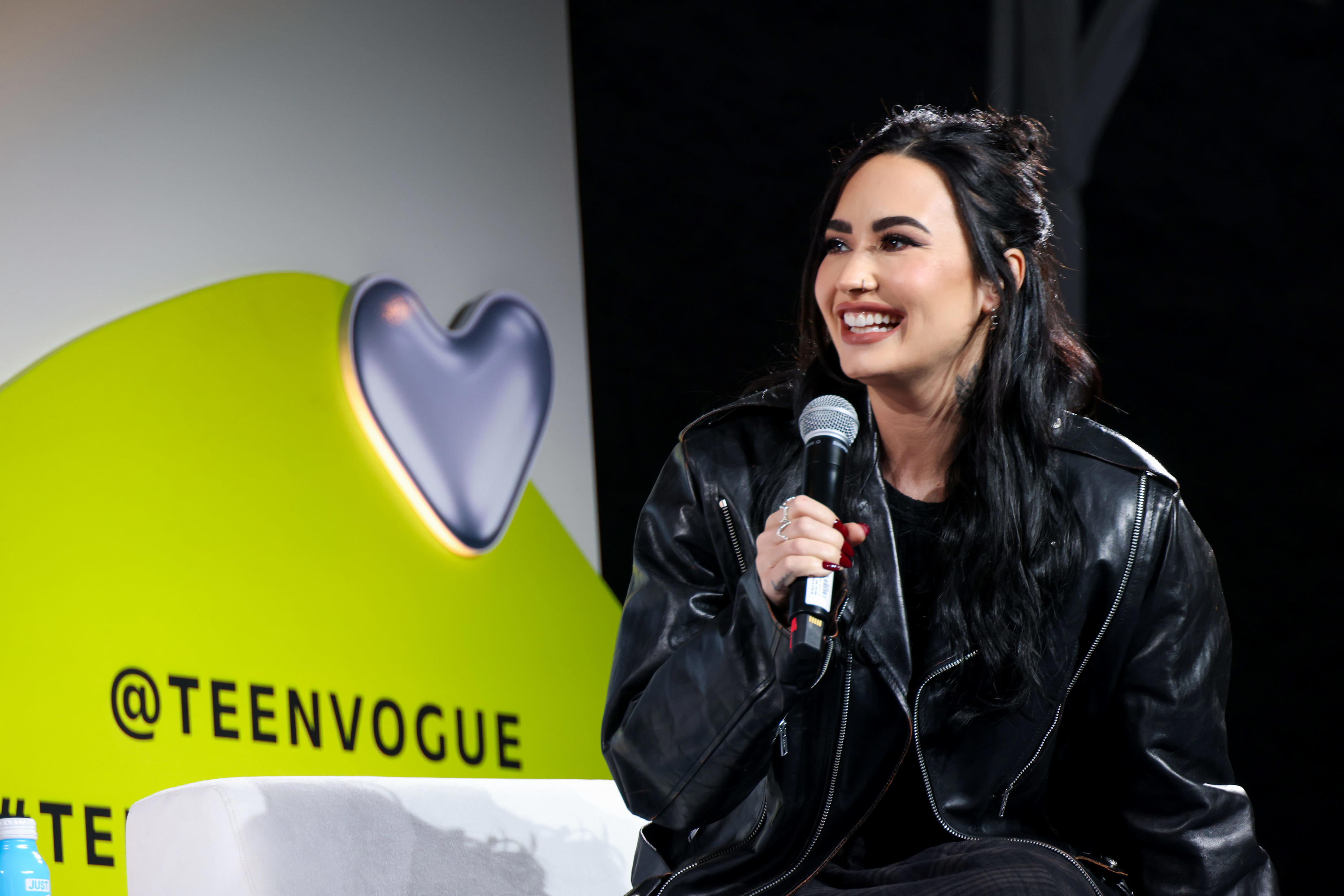 Demi Lovato's new cookbook 'One Plate at a Time' to help others heal(02)