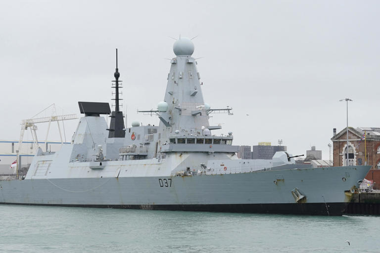 Royal Navy ‘keeping an eye’ on Russian ships passing through English ...