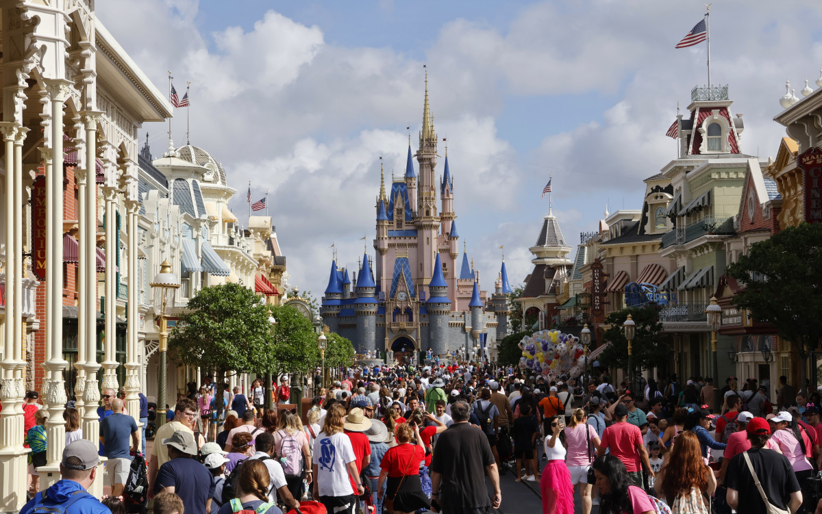 Walt Disney World Issues Temperature Warning to Guests