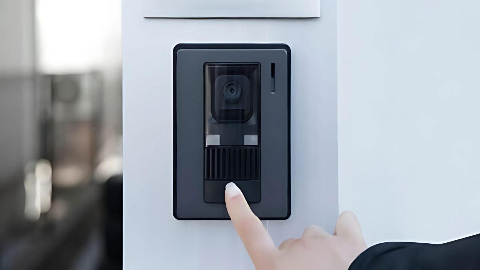 View of How do you pair a smart doorbell with a smart lock safely?