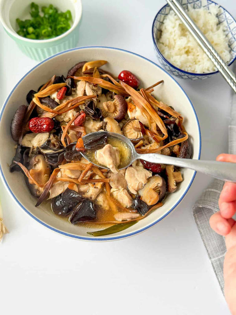 Moist and Flavorful Chinese Steamed Chicken Recipe