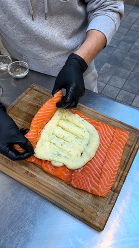 Kartoffel gefüllte Lachsrolle
