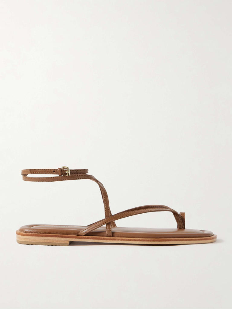 【関税込/国内即発】Manolo Blahnik Tingah Laser-Cut Sandals Jennifer Lawrence Breaks Out the $865 Manolo Blahnik Toe
