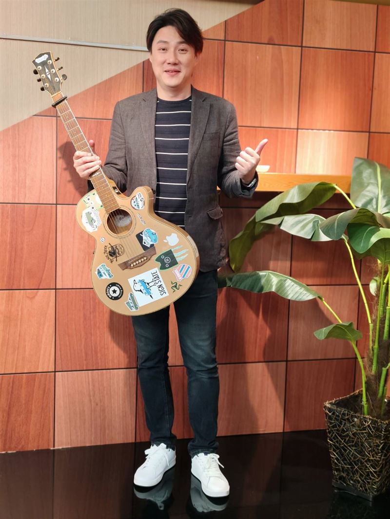 父親走後，十七歲的錢毅一肩扛起家計。（圖／年代提供）