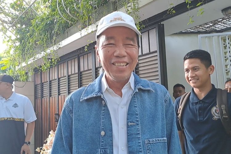 Presiden ke-7 Joko Widodo (Jokowi) saat ditemui di Jalan Kutai Utara, Kelurahan Sumber, Kecamatan Banjarsari, Kota Solo, Jawa Tengah (Jateng), pada Kamis (26/6/2025).