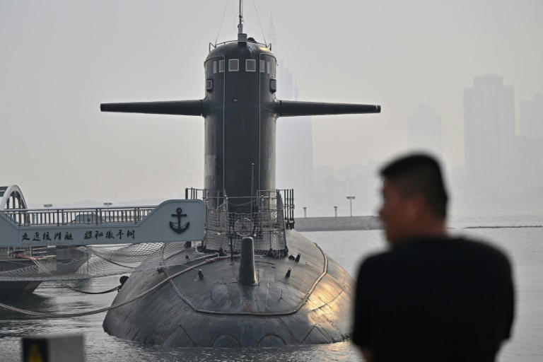 Un sous-marin du musée de la marine militaire de l'armée chinoise à Qingdao, dans l'est de la Chine, le 26 juin 2025