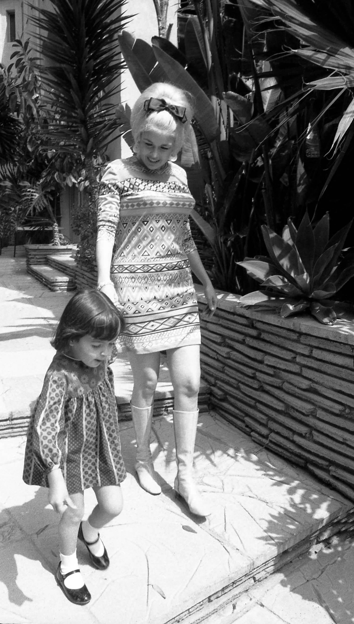 Mariska Hargitay and Jayne Mansfield (Walter Fischer / HBO)