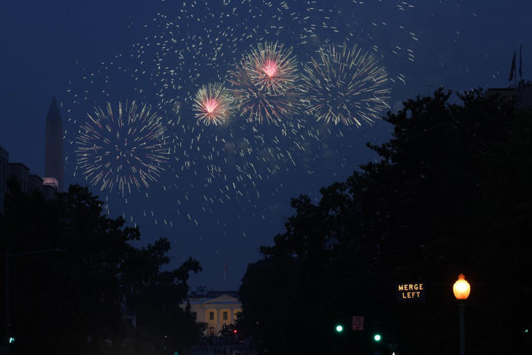 how many people at trump 4 of july