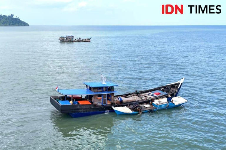 Penambangan pasir laut ilegal di wilayah Pulau Karimun, Provinsi Kepulauan Riau (IDN Times/Putra Gema Pamungkas)