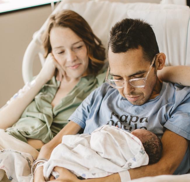 Tanner Martin Bertemu dengan Bayi Barunya