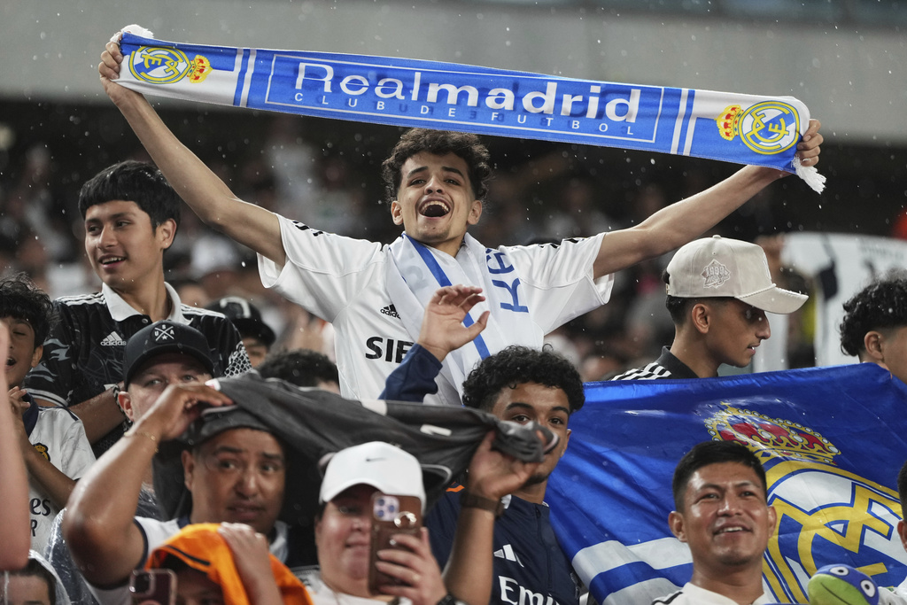 Vinícius Júnior scores and assists in Real Madrid's 3-0 win over ...