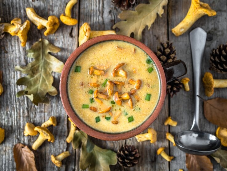 Klassiker aus Bayern: Kartoffelsuppe mit Pfifferlingen