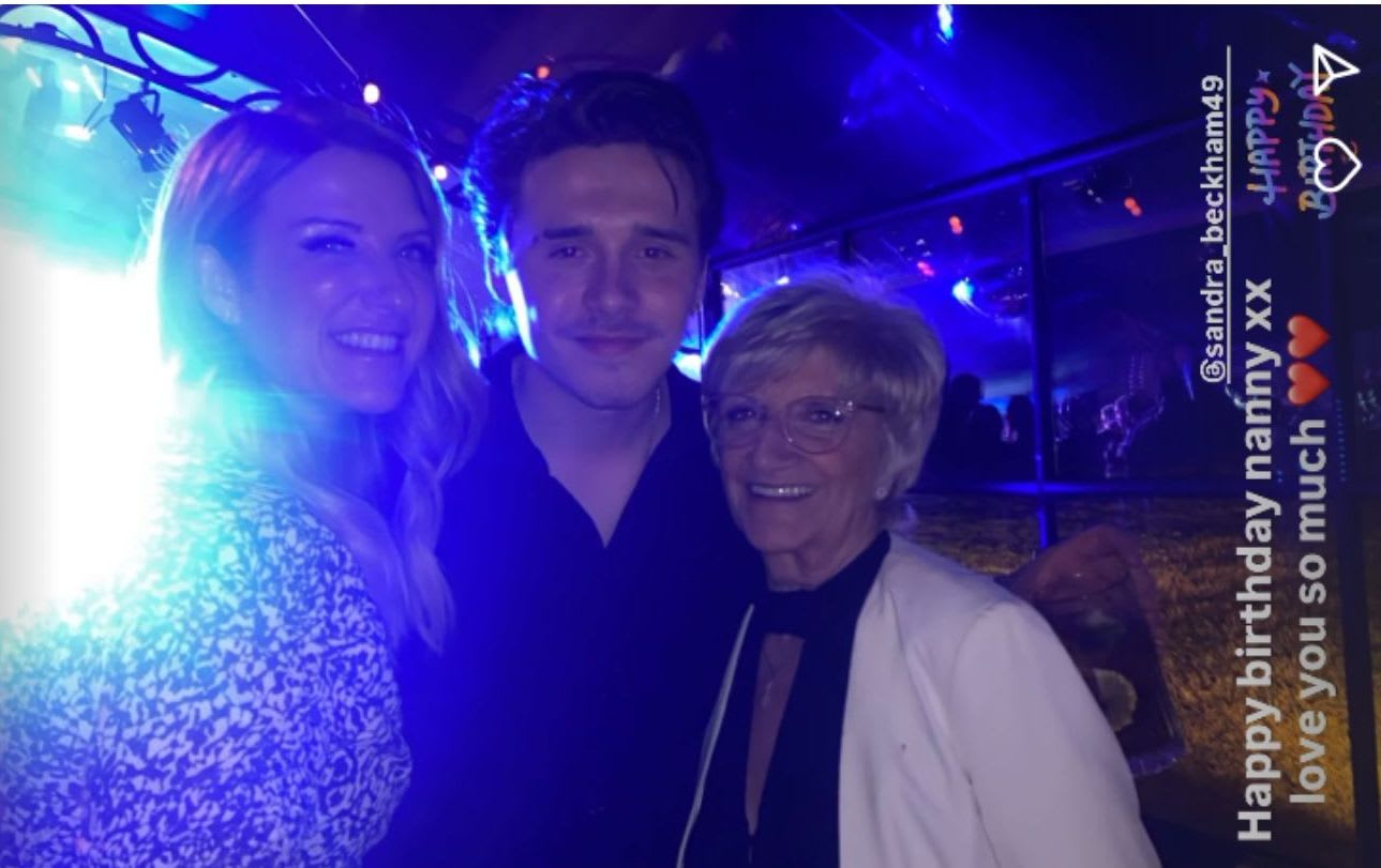 Brooklyn Beckham menyentuh anggota keluarga dengan pesan 7 kata di tengah 'retak' berkelanjutan dengan orang tuanya David dan Victoria