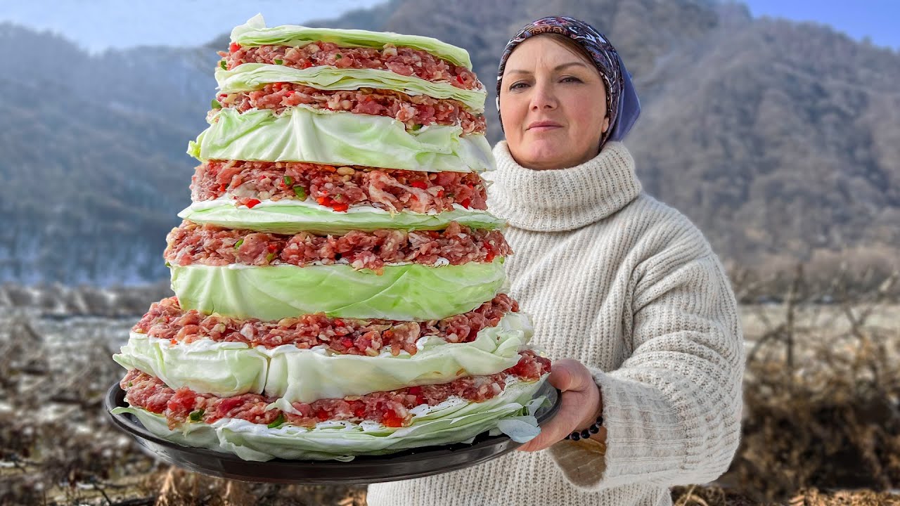 Oven-baked meat and cabbage cake from the mountains