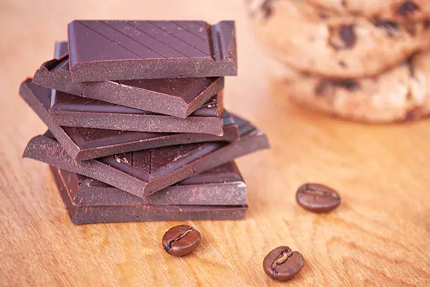 Consumo de chocolate amargo pode ajudar a viver mais, aponta estudo