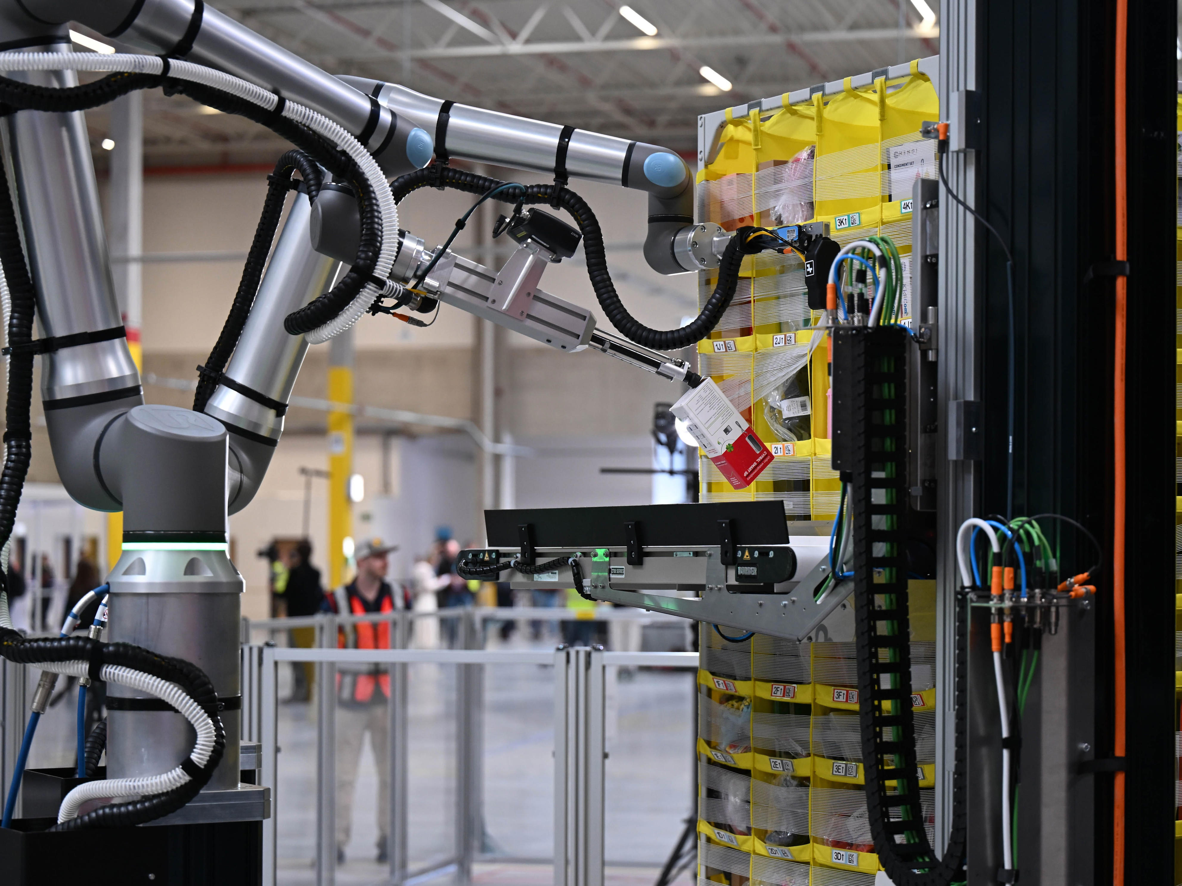 Tariffs won't fix America's manufacturing problem — but AI might ...