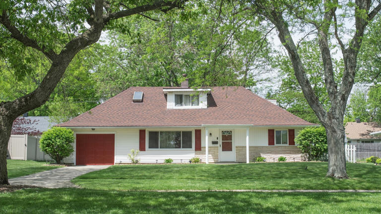 The 12 Best Front Door And Shutter Color Pairings To Boost Your Home's