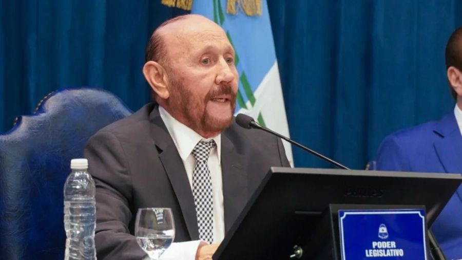 El Gobernador en uno de sus discursos se refirió a las deudas que la Nación mantiene con la provincia en materia de obras públicas.