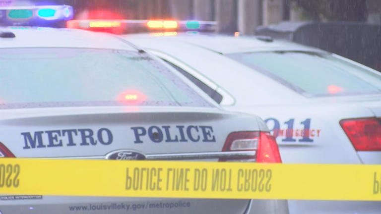 Man in hospital after shooting in downtown Louisville, LMPD says
