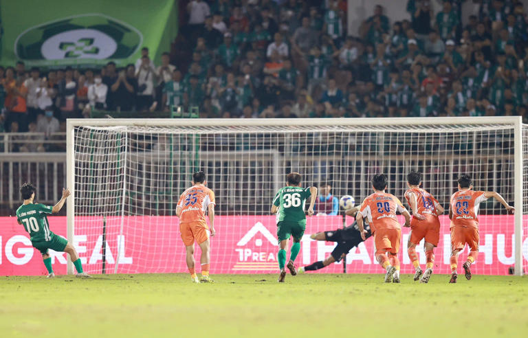 Bí kíp' giúp Bùi Tiến Dũng bắt bài Công Phượng trên chấm penalty