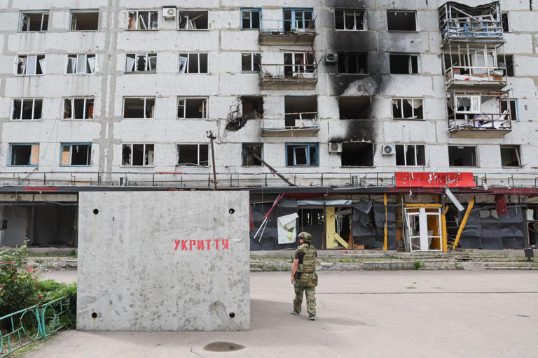 The war, which has scarred Ukrainian cities such as Kurakhove, may no longer be able to sustain Russia’s economy.