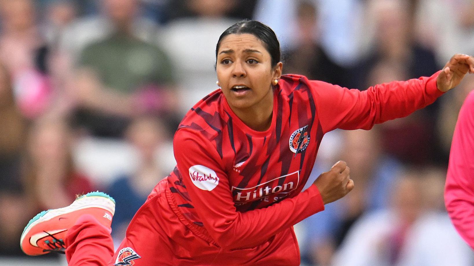 King & Cross lead Lancs to crucial win over Essex