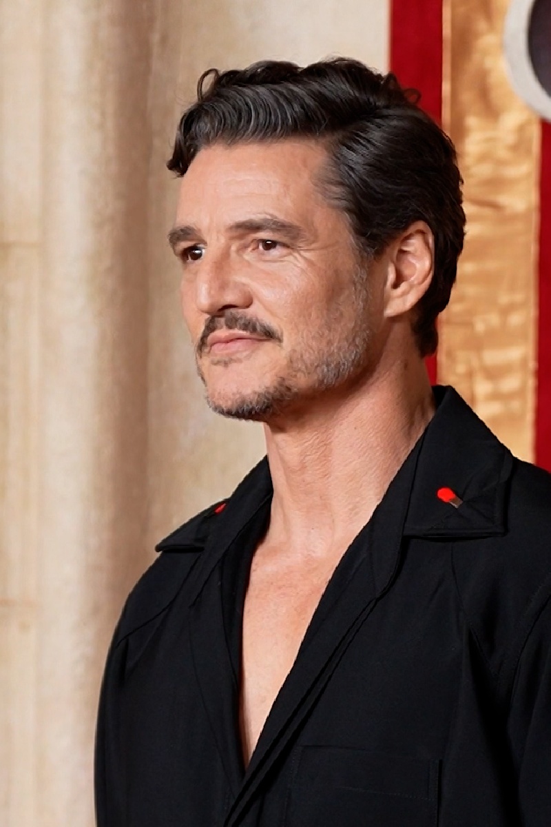 Die besten Looks von Pedro Pascal, vom Roten Teppich bis zum Filmset