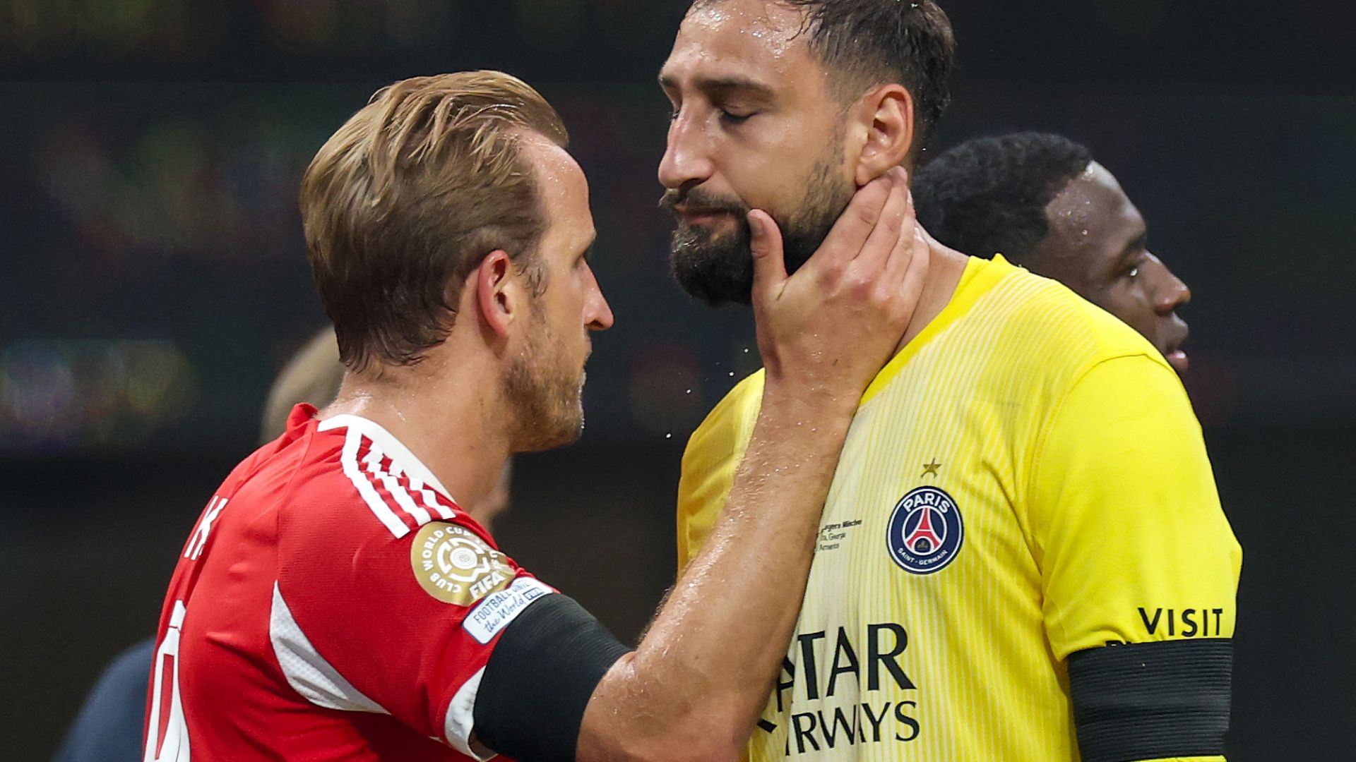 Kane consola Donnarumma. Fonte foto: MSN