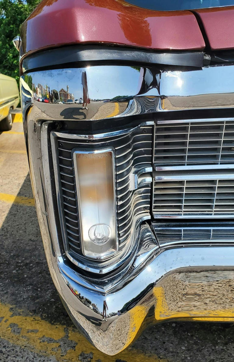 1969 Imperial LeBaron: Fuselage Forward