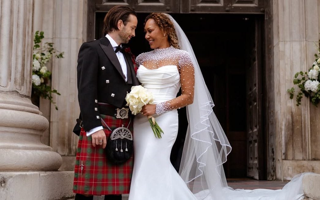 AA1I25oL Mel is a Pearly Queen B on her wedding day
