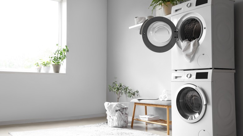 14 Beautiful Laundry Room Cabinet Ideas For Less Clutter & More Storage ...