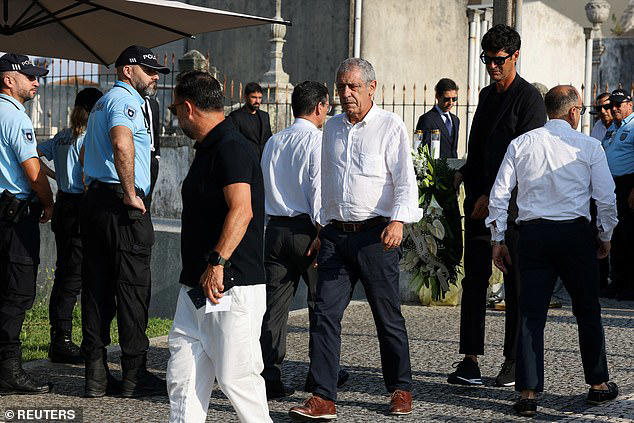 Santos, who managed the Portuguese football team between 2014 and 2022, arriving at the Igrega Matriz de Gondomar on Saturday