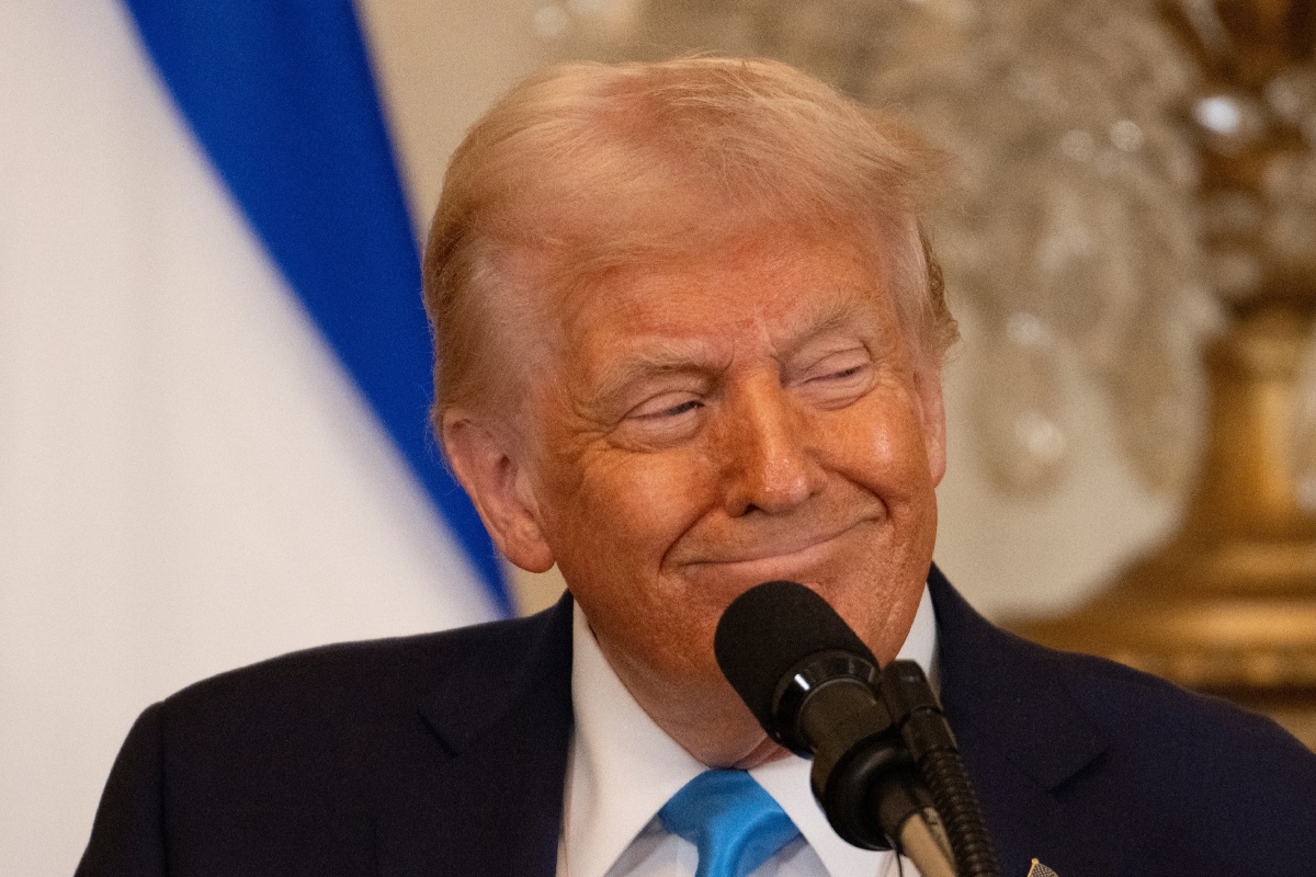 El presidente Donald Trump hablando en un evento oficial.