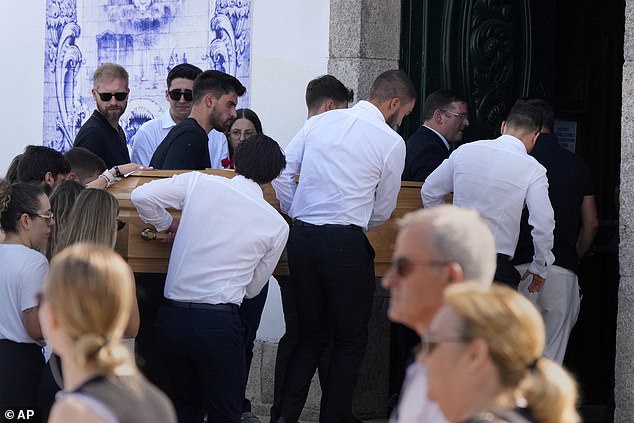 Jota's wife Rute placed her hand on the coffin of her late husband as it was taken inside the Igreja Matriz de Gondomar