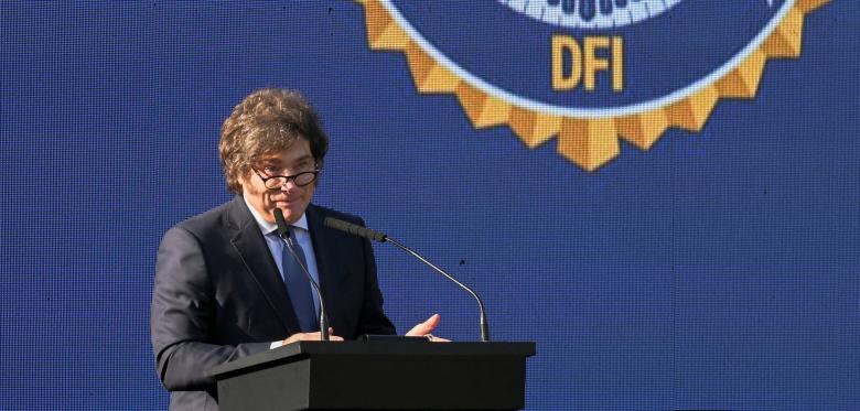 FILE PHOTO: Argentina's President Javier Milei addresses the media during a press conference at the Federal Police Mounted Division, in Buenos Aires, Argentina, June 17, 2025. REUTERS/Martin Cossarini/File Photo